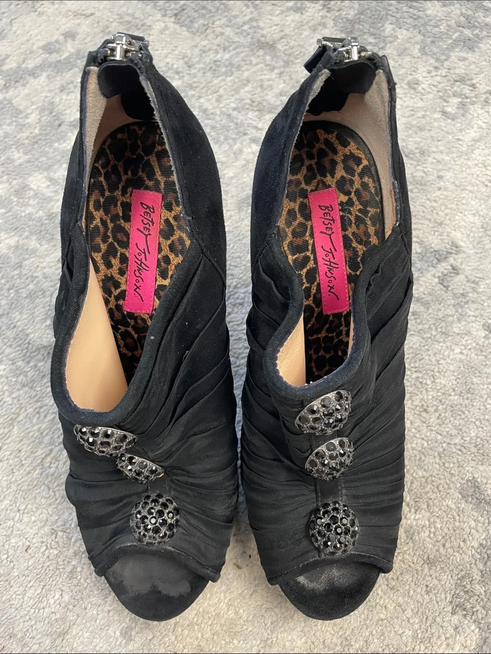 Betsey Johnson Black Ruched Chiffon Peep Toe Booties Heels Crystal Buttons 9.5